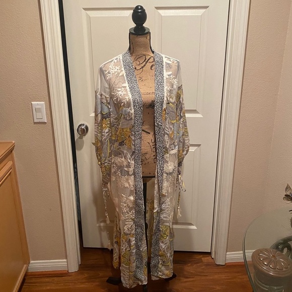 Other - Floral print & crochet soft lace maxi kimo…